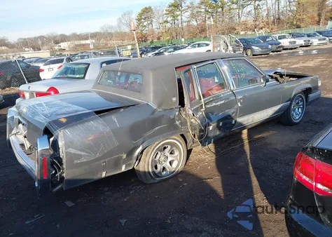 1992 Cadillac Brougham z USA, uszkodzony, nr VIN 1G6DW5479NR707401